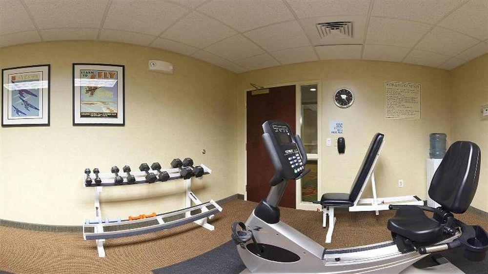 Holiday Inn Express & Suites Bradley Airport By Ihg Windsor Locks Exterior photo