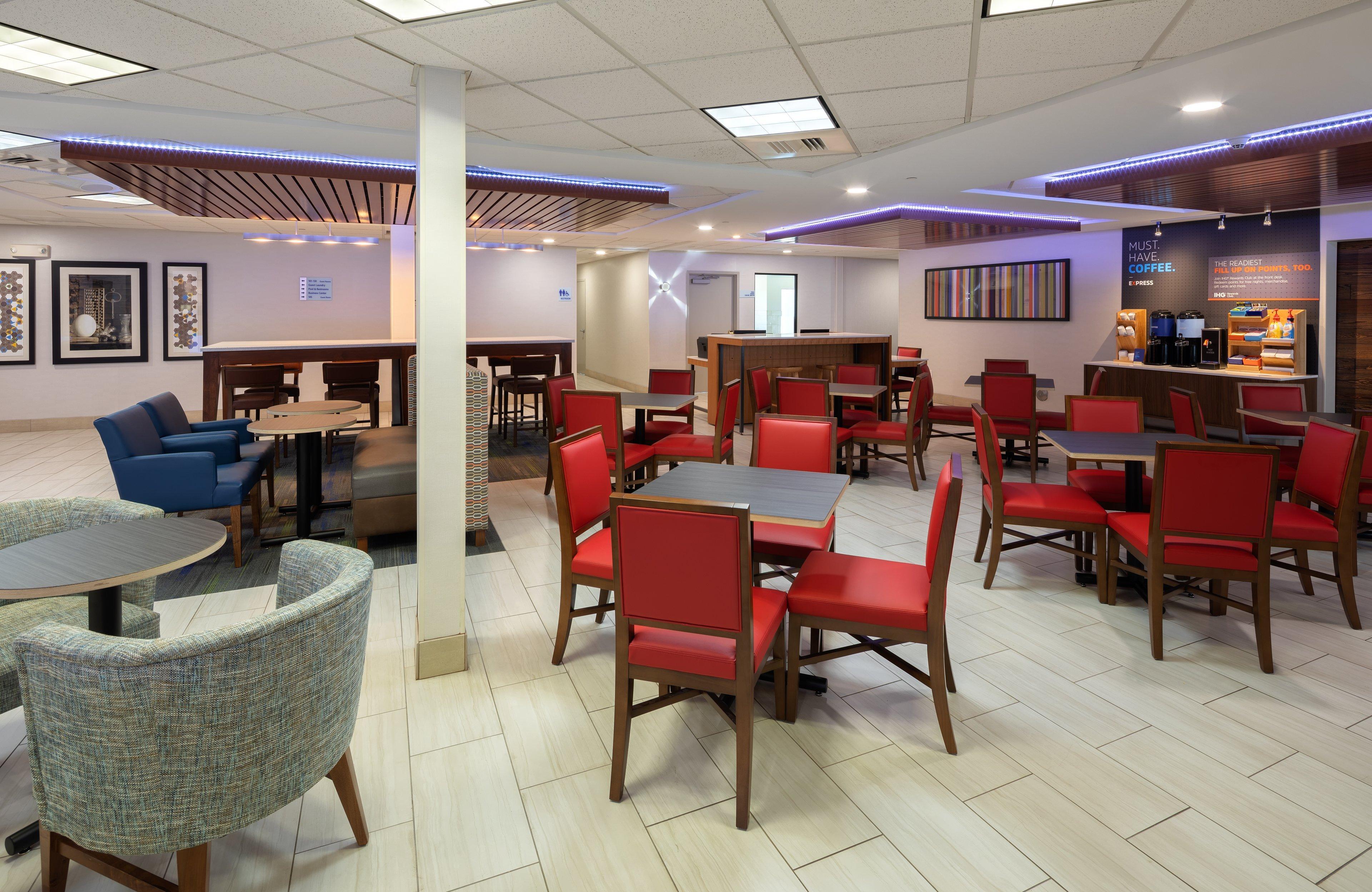 Holiday Inn Express & Suites Bradley Airport By Ihg Windsor Locks Exterior photo