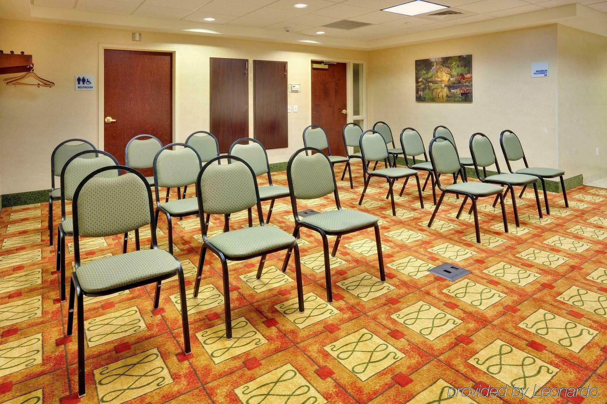 Holiday Inn Express & Suites Bradley Airport By Ihg Windsor Locks Exterior photo