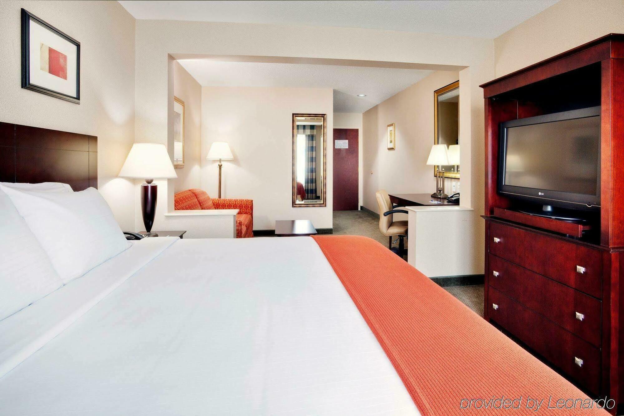 Holiday Inn Express & Suites Bradley Airport By Ihg Windsor Locks Exterior photo