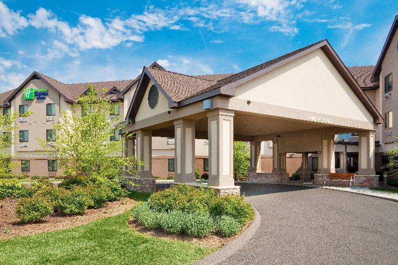 Holiday Inn Express & Suites Bradley Airport By Ihg Windsor Locks Exterior photo