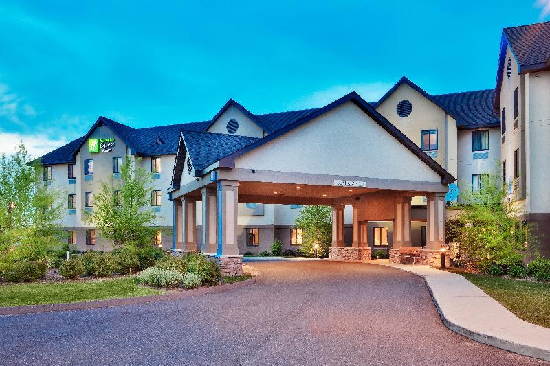Holiday Inn Express & Suites Bradley Airport By Ihg Windsor Locks Exterior photo